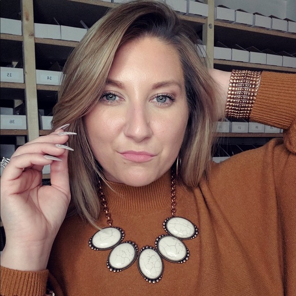 Meet your Posher, Amber - Picture 1 of 1